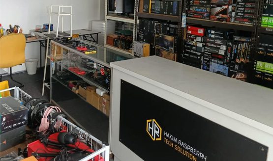 gambar-dalam-kedai-komputer-hakim-raspberry-tech-solution